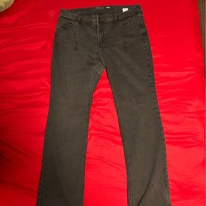 i lost a lot of weight and i’m getting rid of a lot of my clothes 🫶🏽